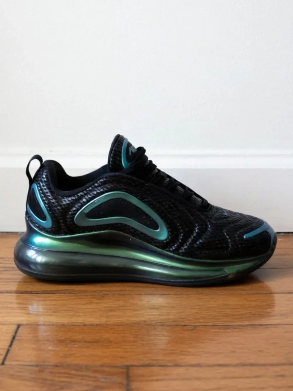 Nike Air Max 720 Black Green Women's Sneakers Size 8.5 - Picture 1 of 7